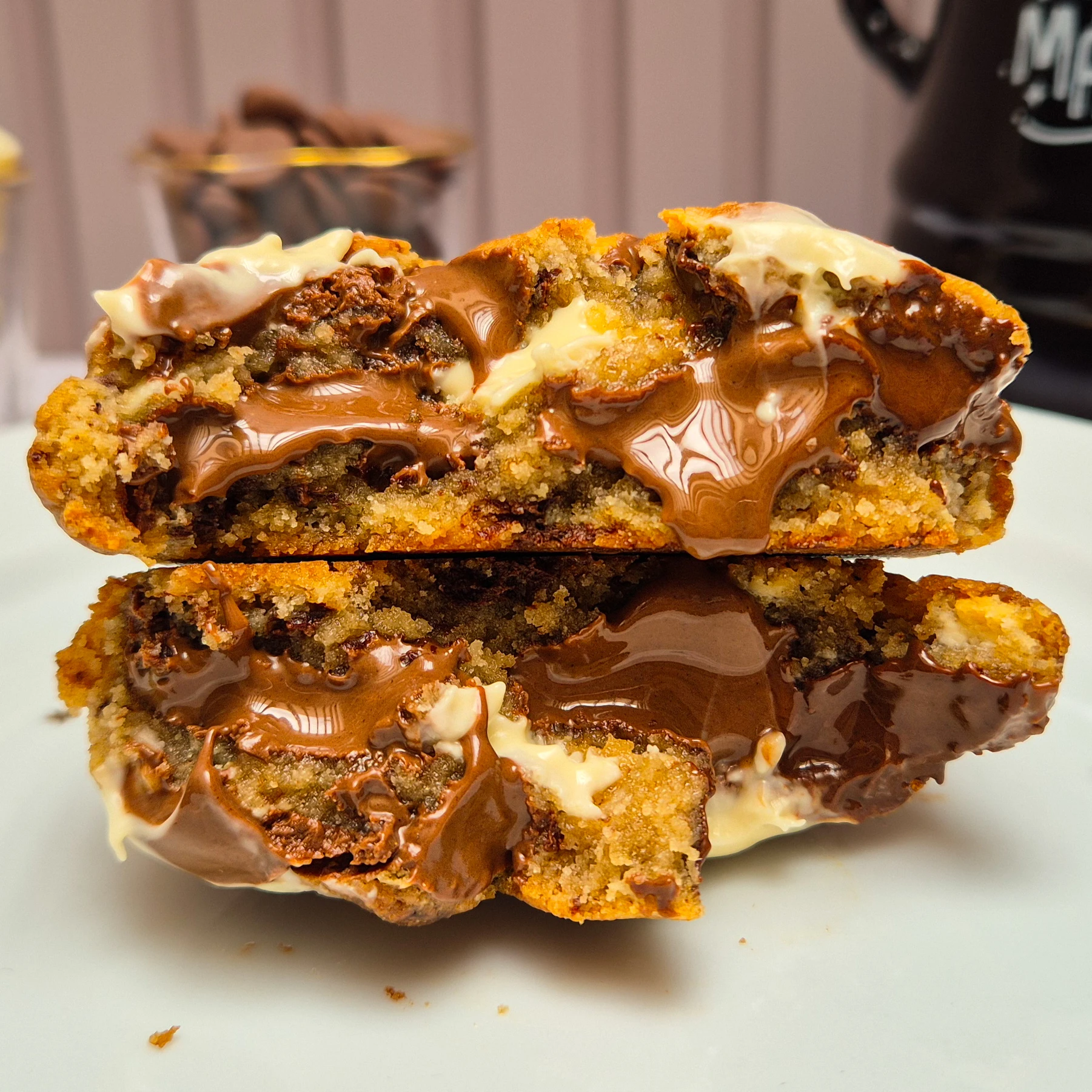 Massa de baunilha com pedaços de chocolate ao leite, branco e amargo 56%