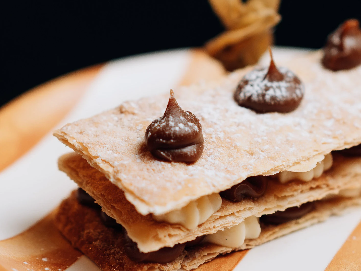 Mil-Folhas Crocante com Creme e Ganache